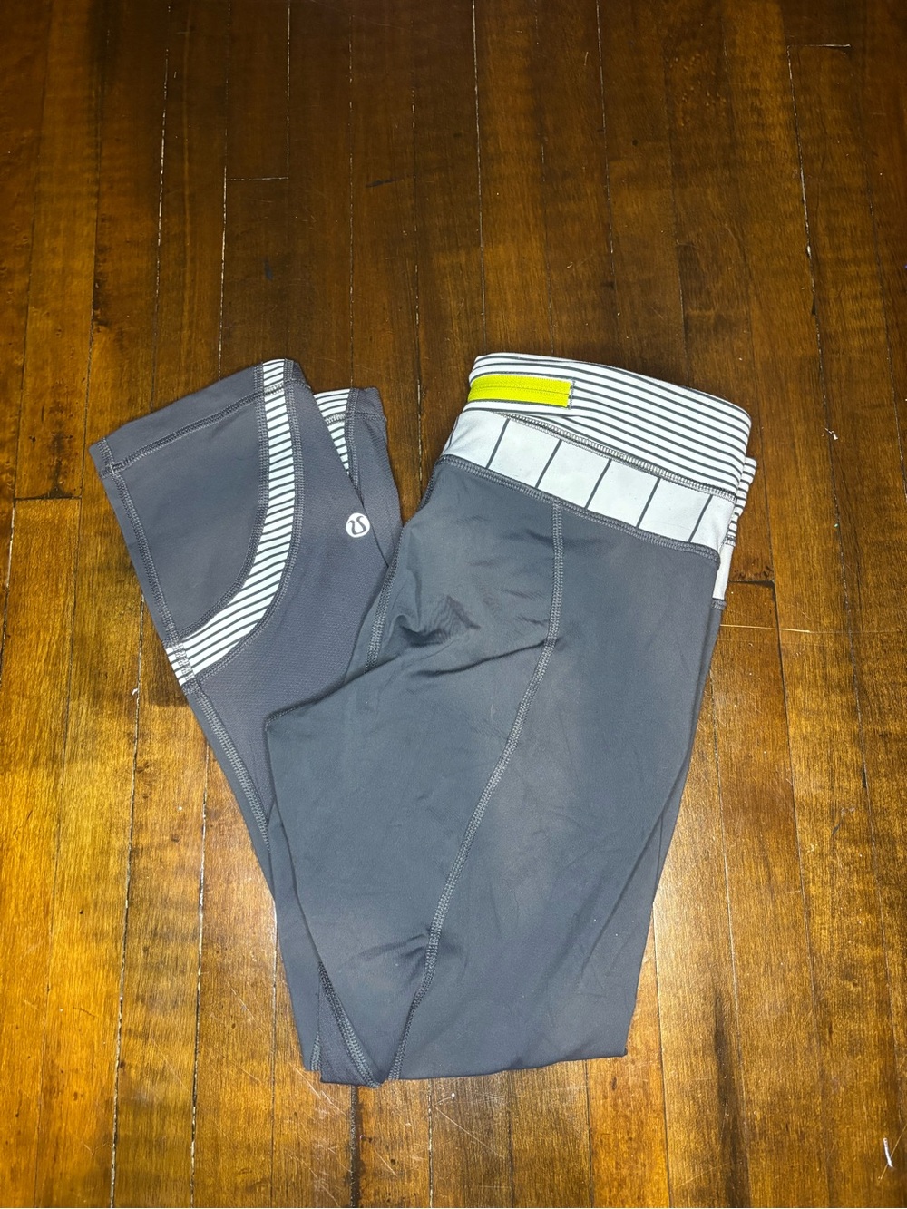 Y2K Lululemon Grey with strips capris